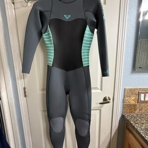 Women’s Roxy Gray and Teal Wetsuit